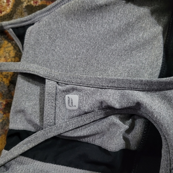 Fabletics top with built-in bra - Picture 10 of 10